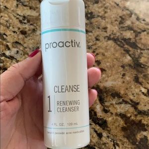Proactiv renewing cleanser